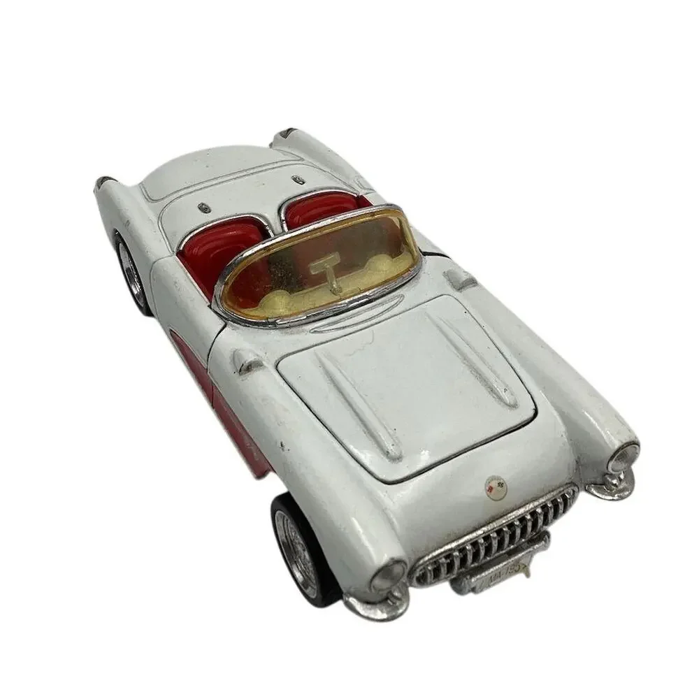 1957 Chevrolet Corvette‎ Diecast Model 1/24 Scale White Vintage Car